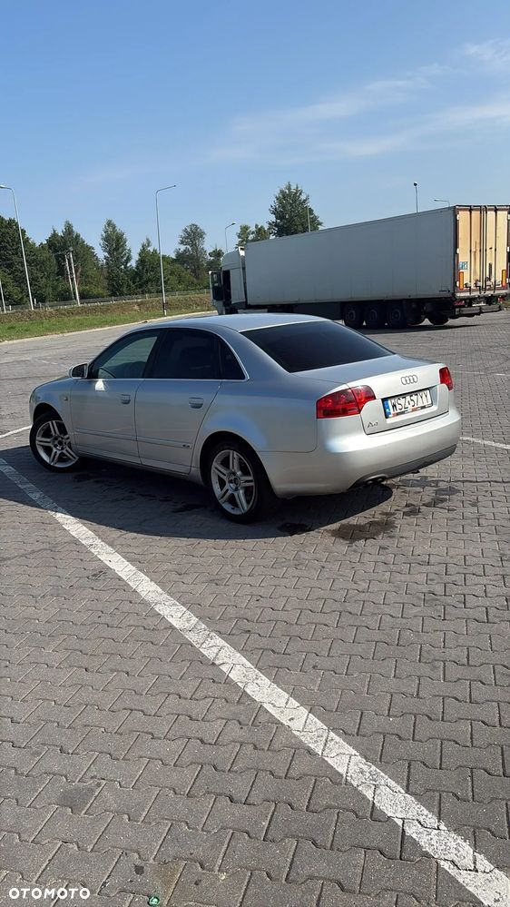 Audi A4 Limousine - 4