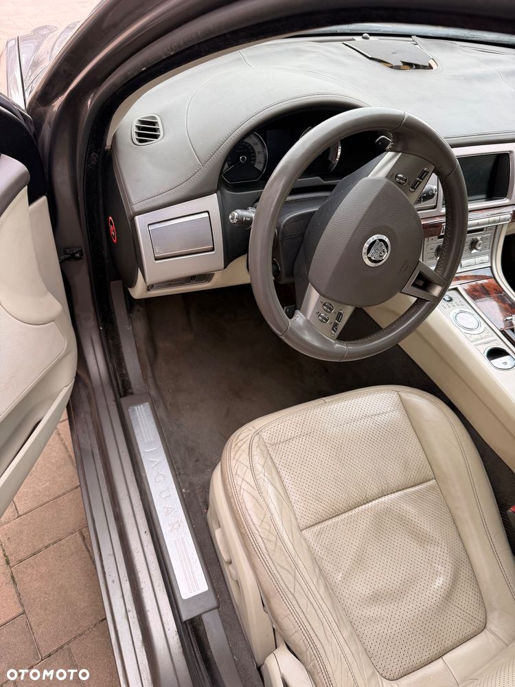Jaguar XF - 7
