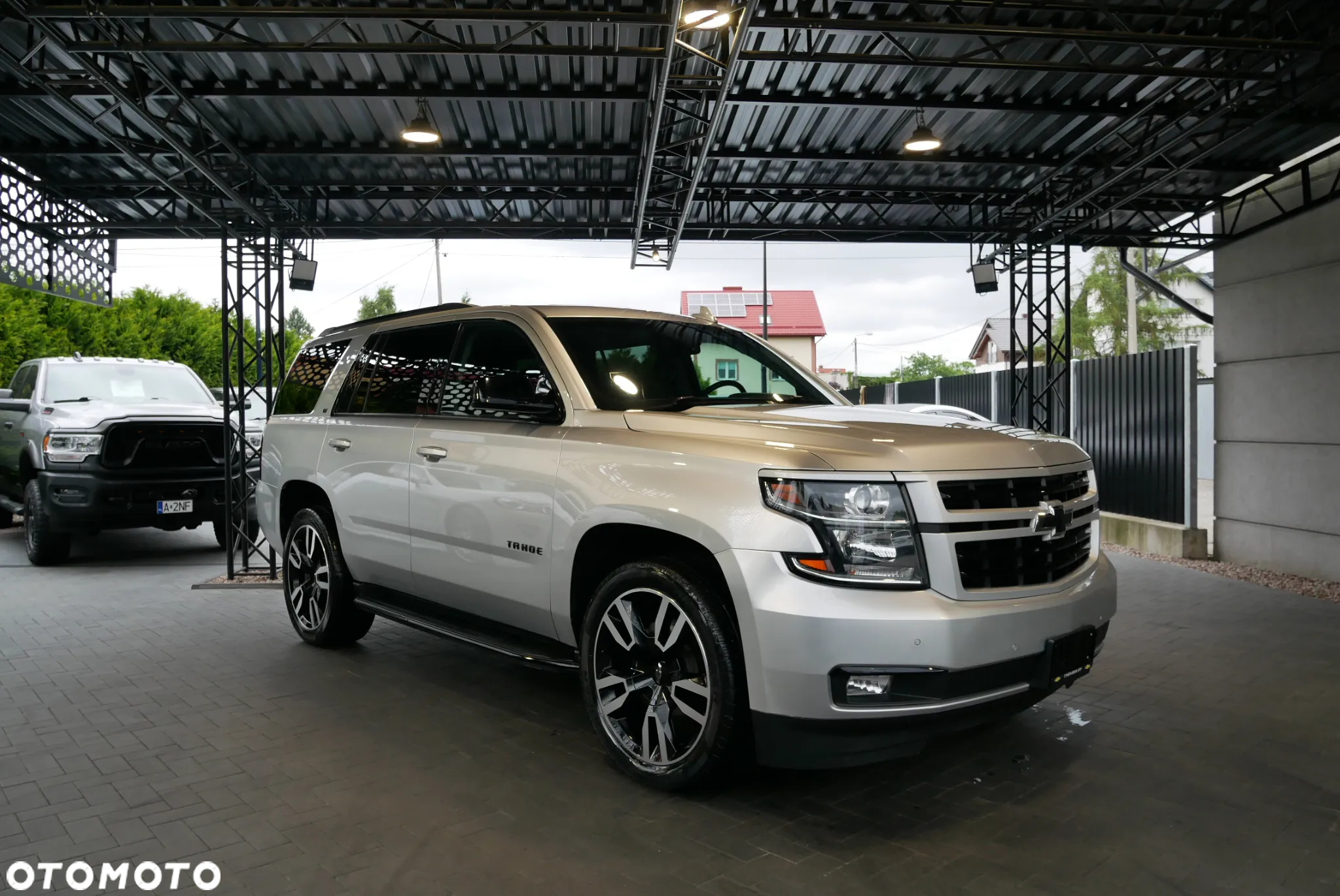 Chevrolet Tahoe - 2
