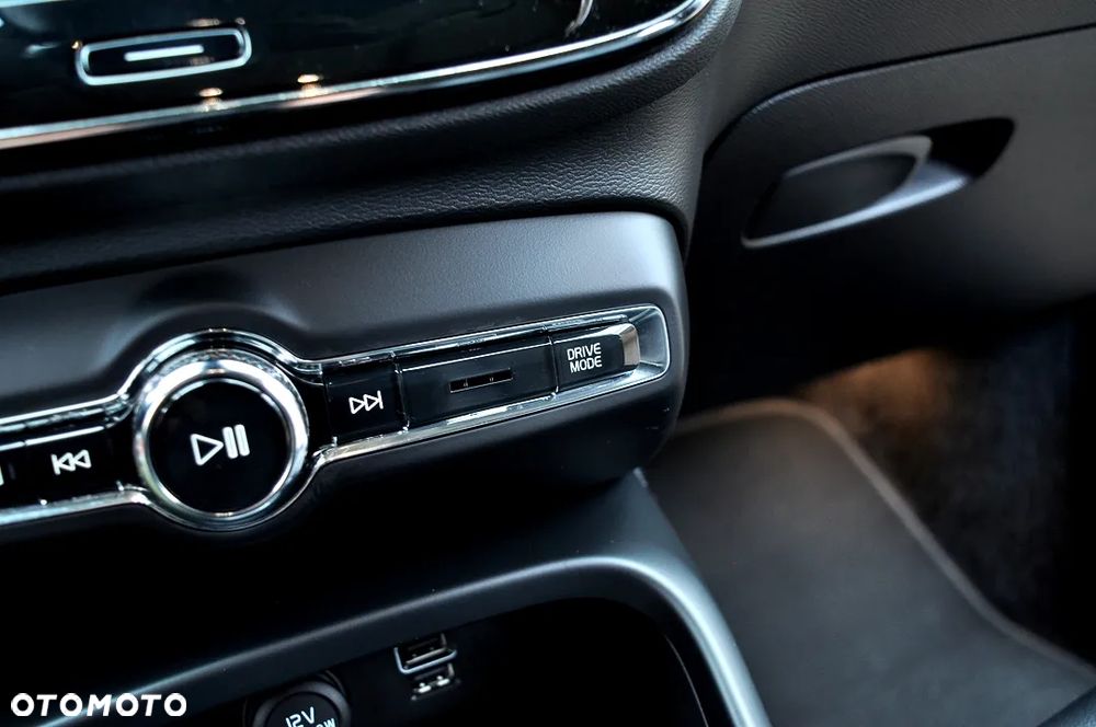 Volvo XC 40 T3 Momentum - 27