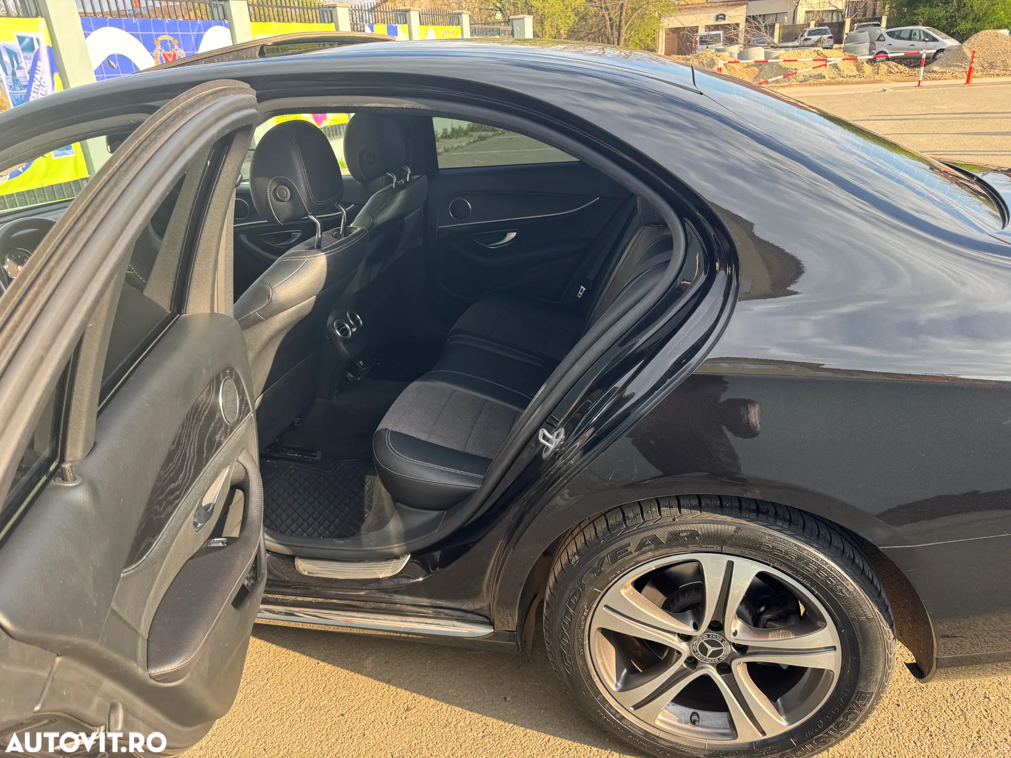 Mercedes-Benz E 200 4MATIC Aut. - 12