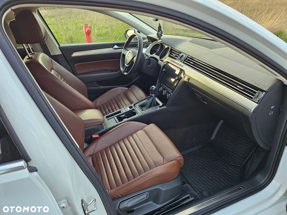 Volkswagen Passat 1.8 TSI BMT Highline - 23