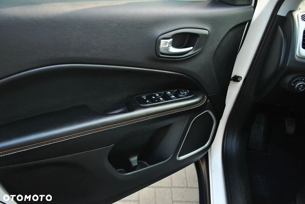 Jeep Compass 1.4 MultiAir Longitude - 12