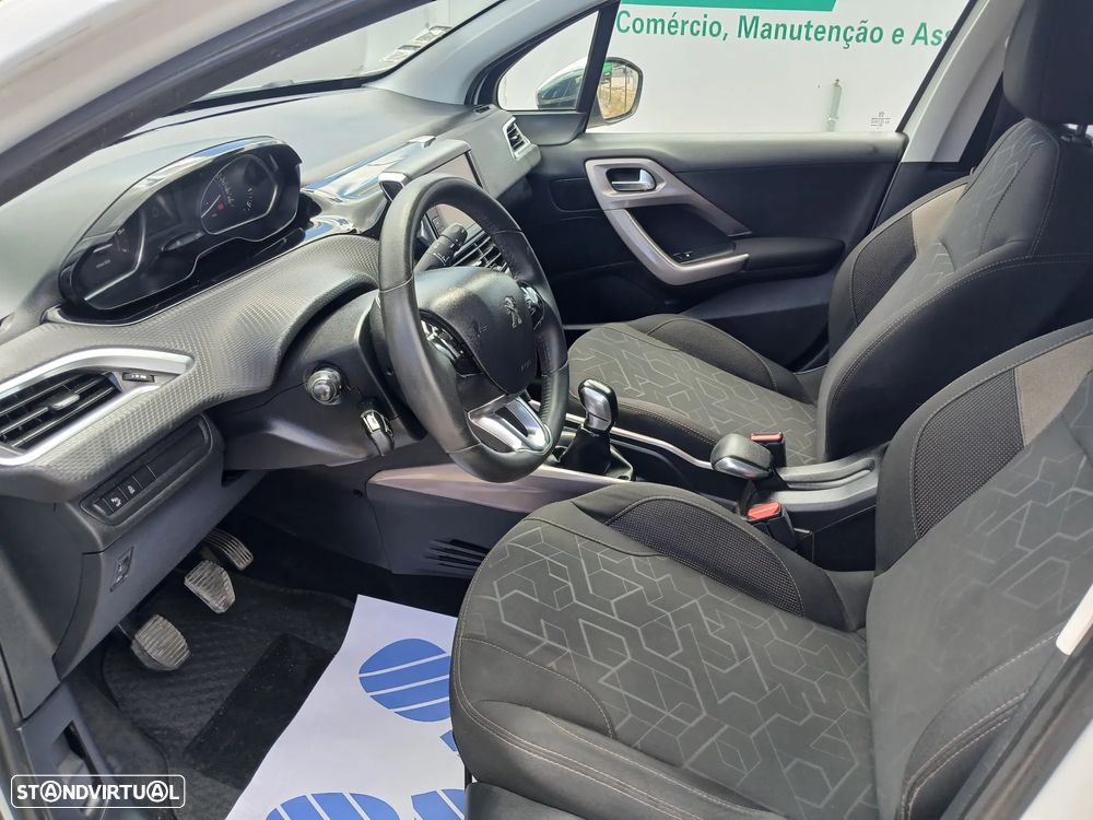 Peugeot 2008 1.2 PureTech Style - 16