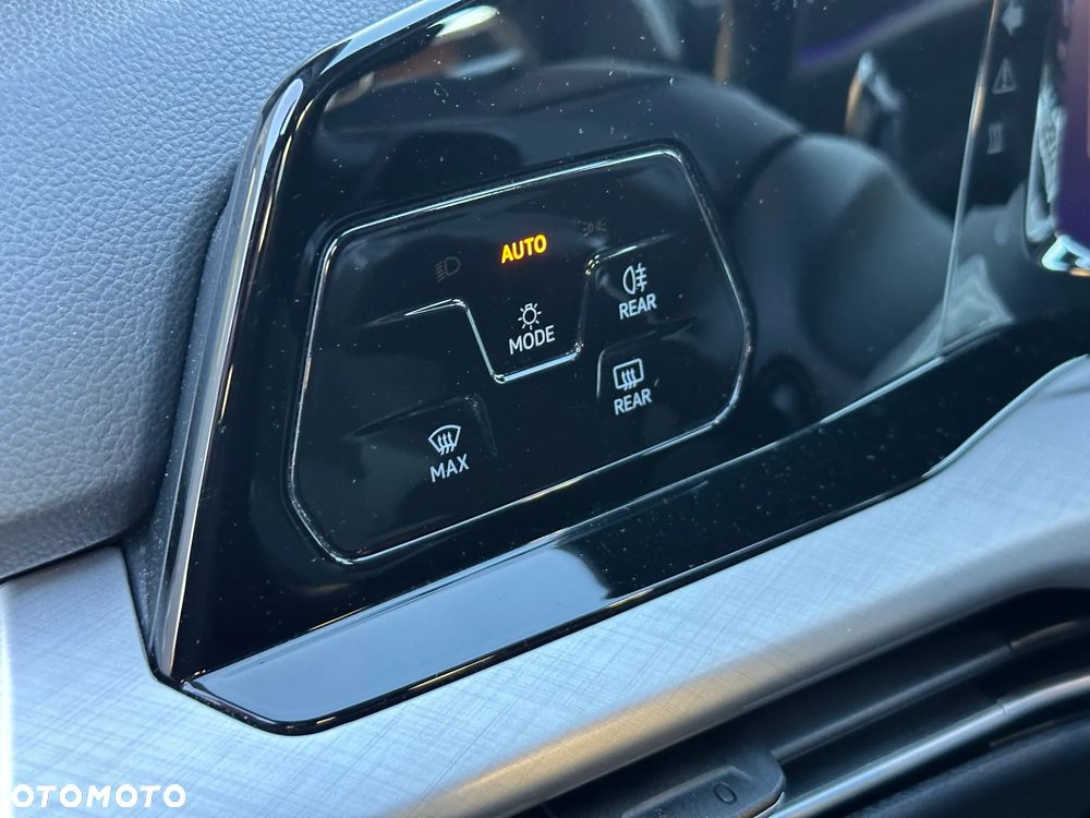 Volkswagen Golf VIII 1.5 eTSI EVO Life DSG - 9