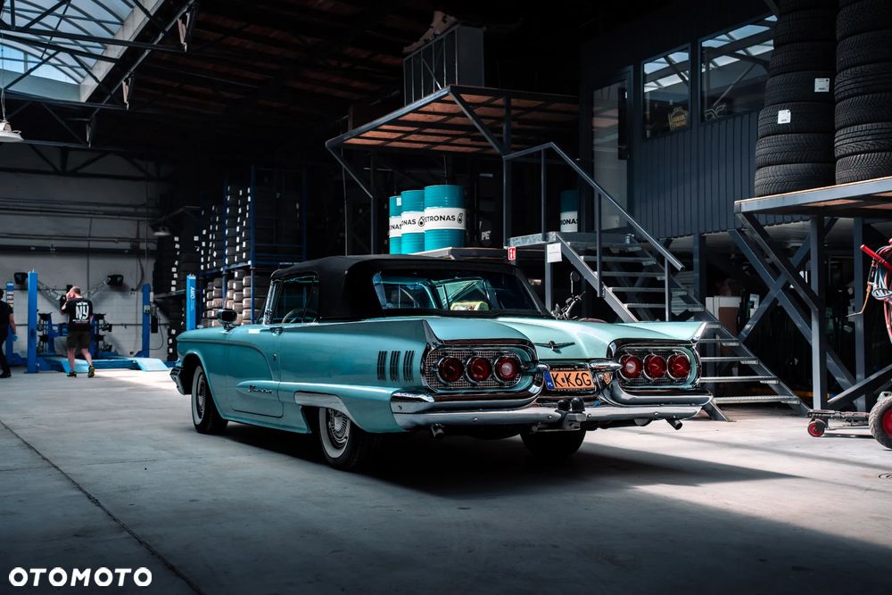 Ford Thunderbird - 4