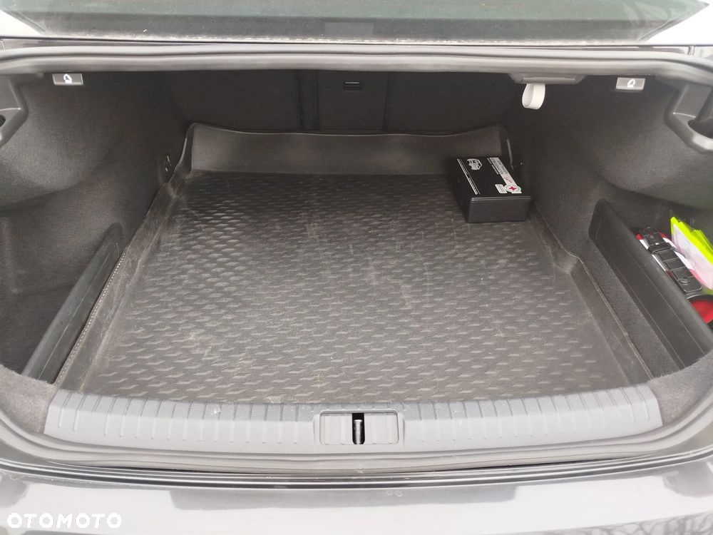 Volkswagen Passat 2.0 TSI Business DSG - 13