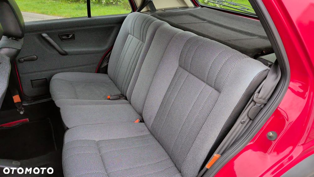 Volkswagen Golf 1.3 - 12