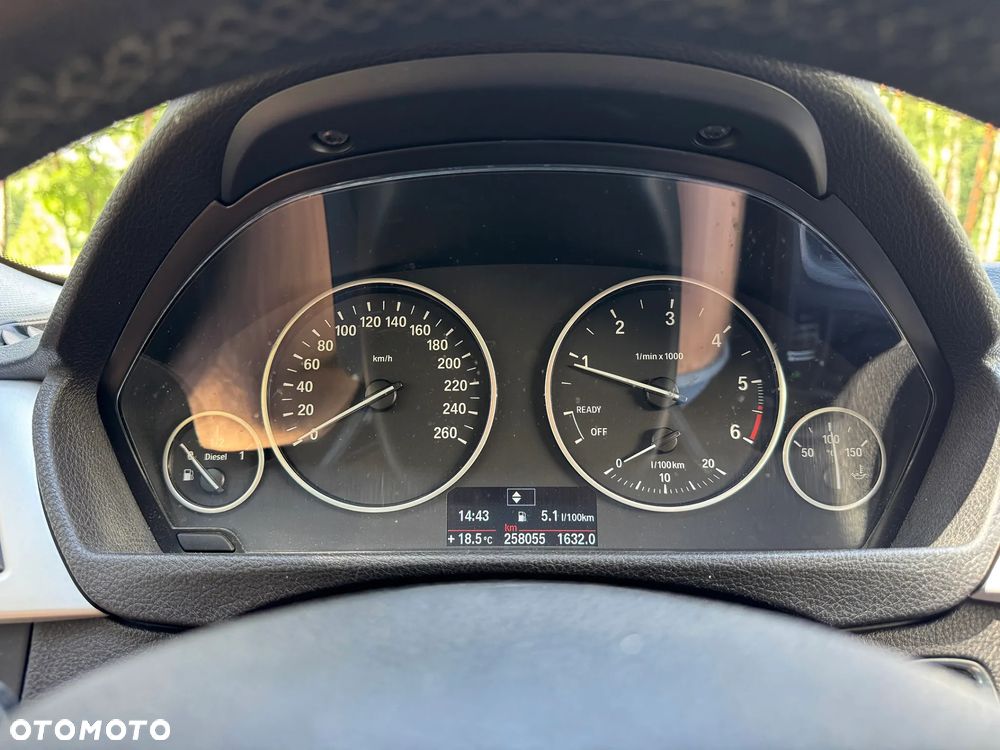 BMW Seria 3 318d DPF Edition Sport - 24