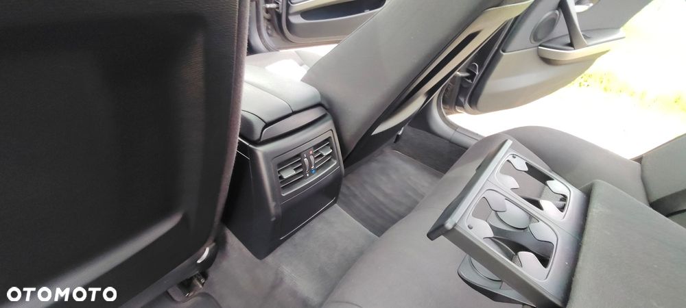 BMW Seria 3 318d - 22