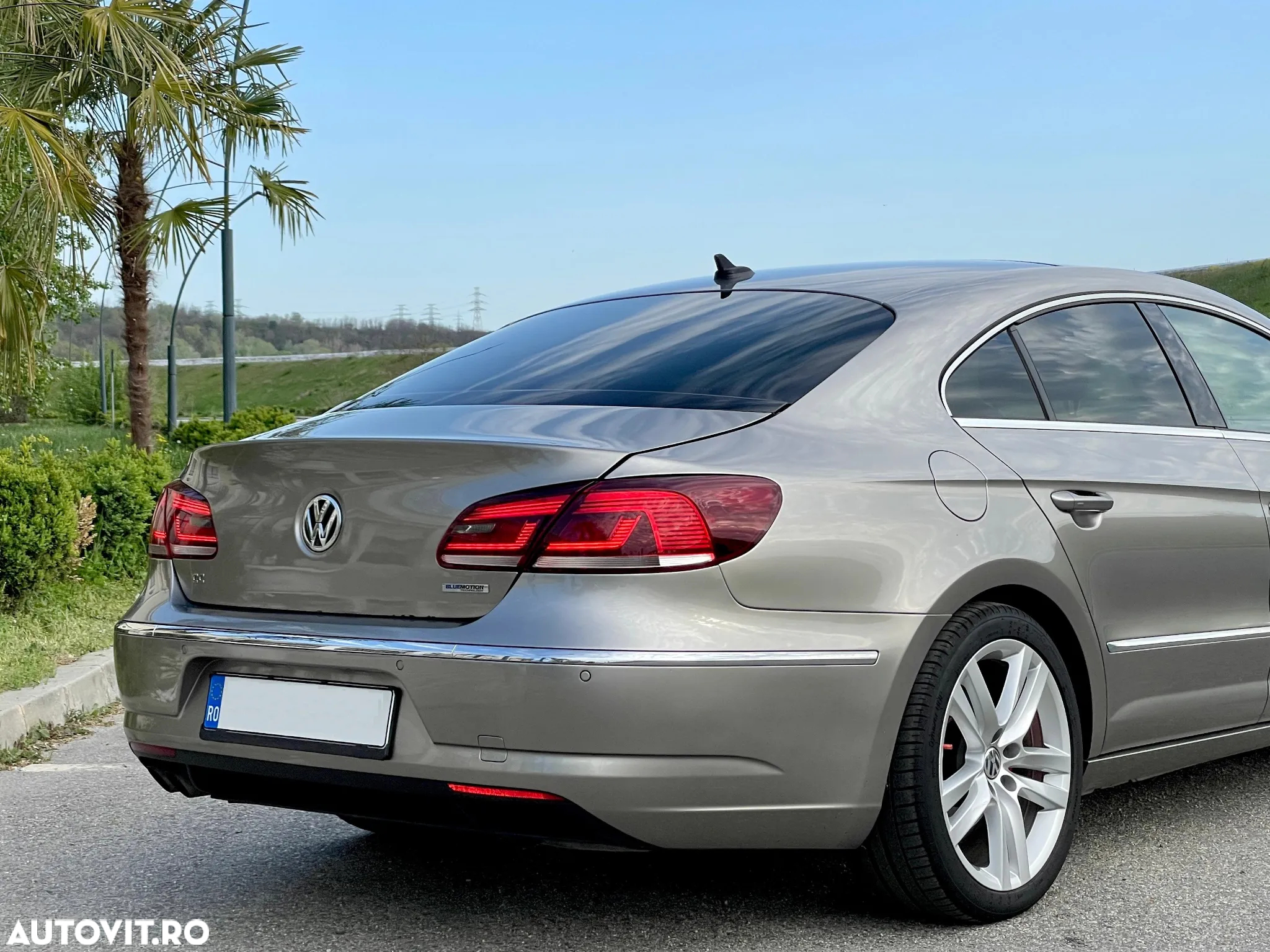 Volkswagen Passat CC 2.0 TDI BlueMotion Technology DSG Exclusive - 32