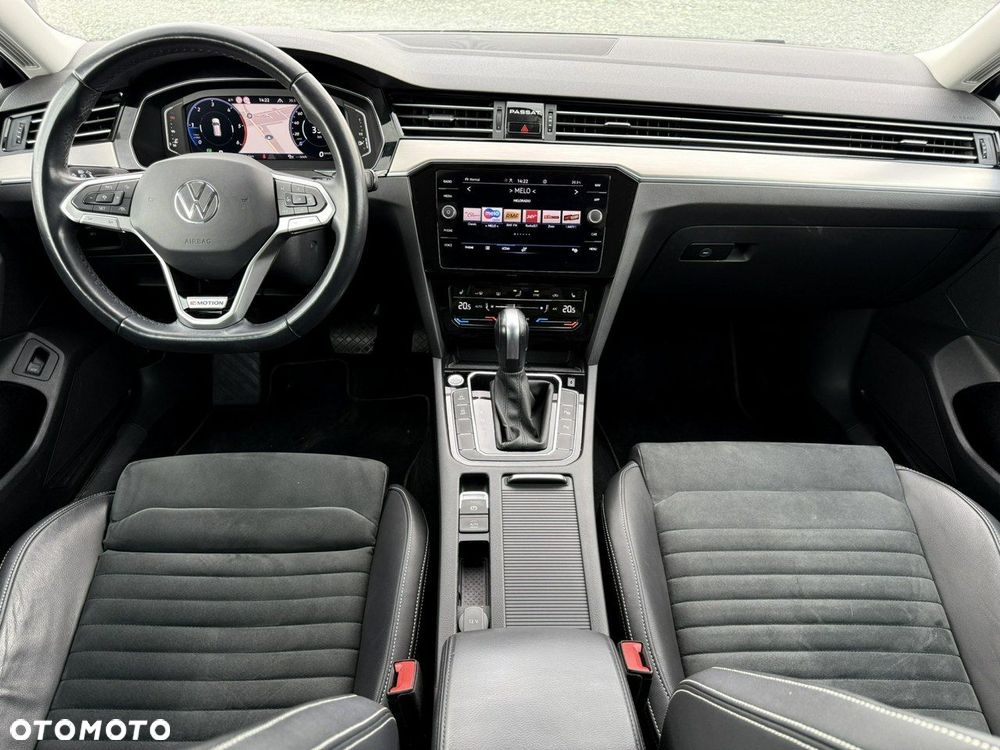 Volkswagen Passat Variant 2.0 TDI 4Mot Elegance DSG - 4