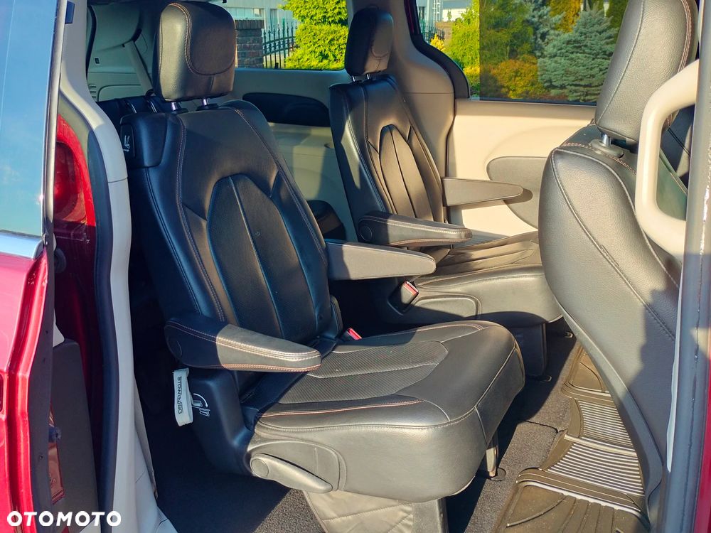 Chrysler Pacifica - 20