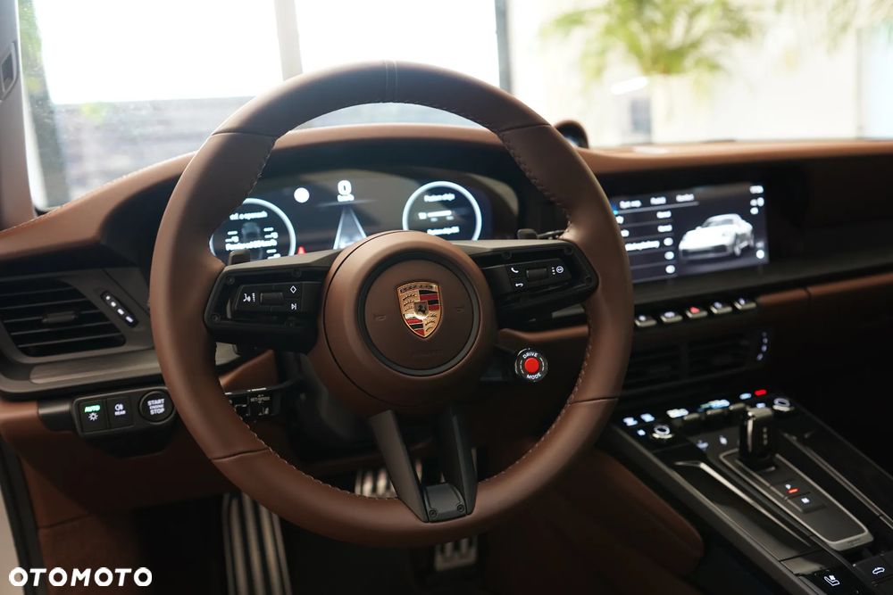 Porsche 911 Targa 4 GTS - 16