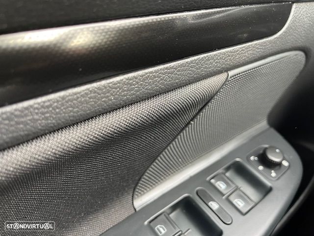 VW Golf Variant 1.6 TDi Confortline - 26