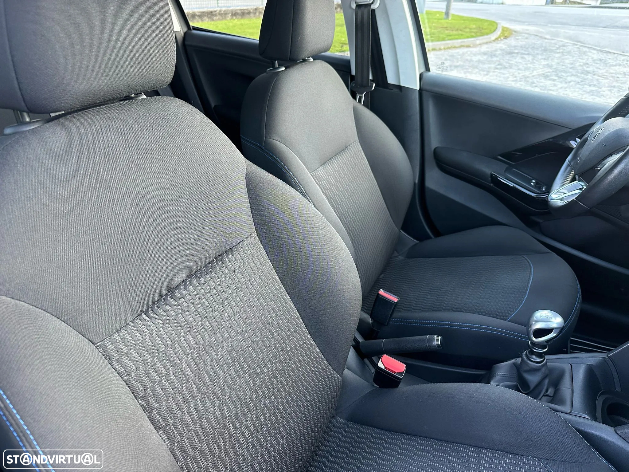 Peugeot 208 1.5 BlueHDi Signature - 11