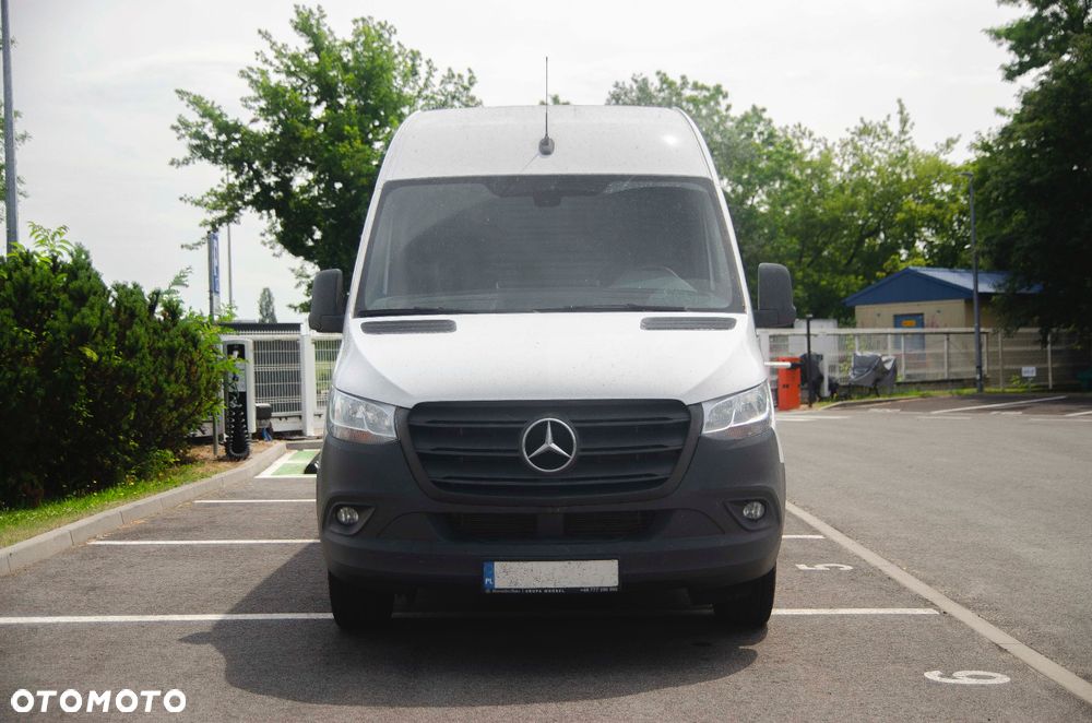 Mercedes-Benz Sprinter - 4