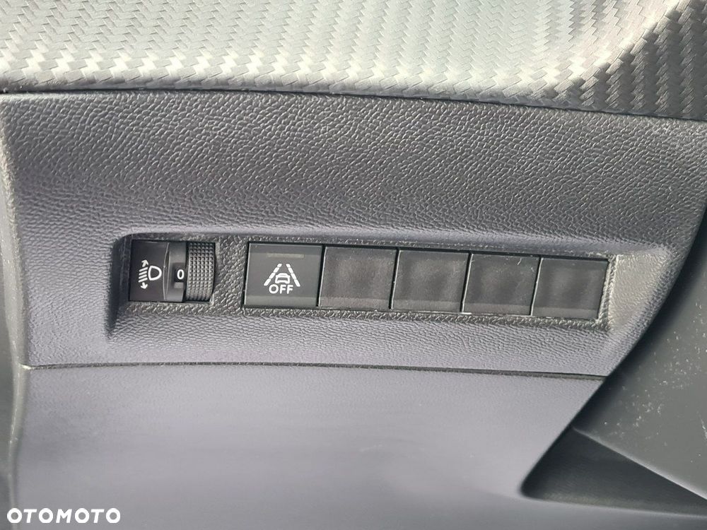 Peugeot 2008 PureTech 100 Style S&S BVM6 - 23