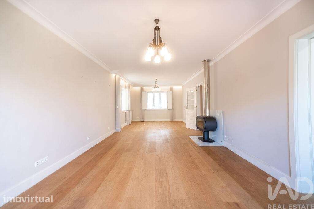 Moradia em gaveto T4 em Oliveira, São Paio e São Sebastião de 254,01 m - Grande imagem: 2/38