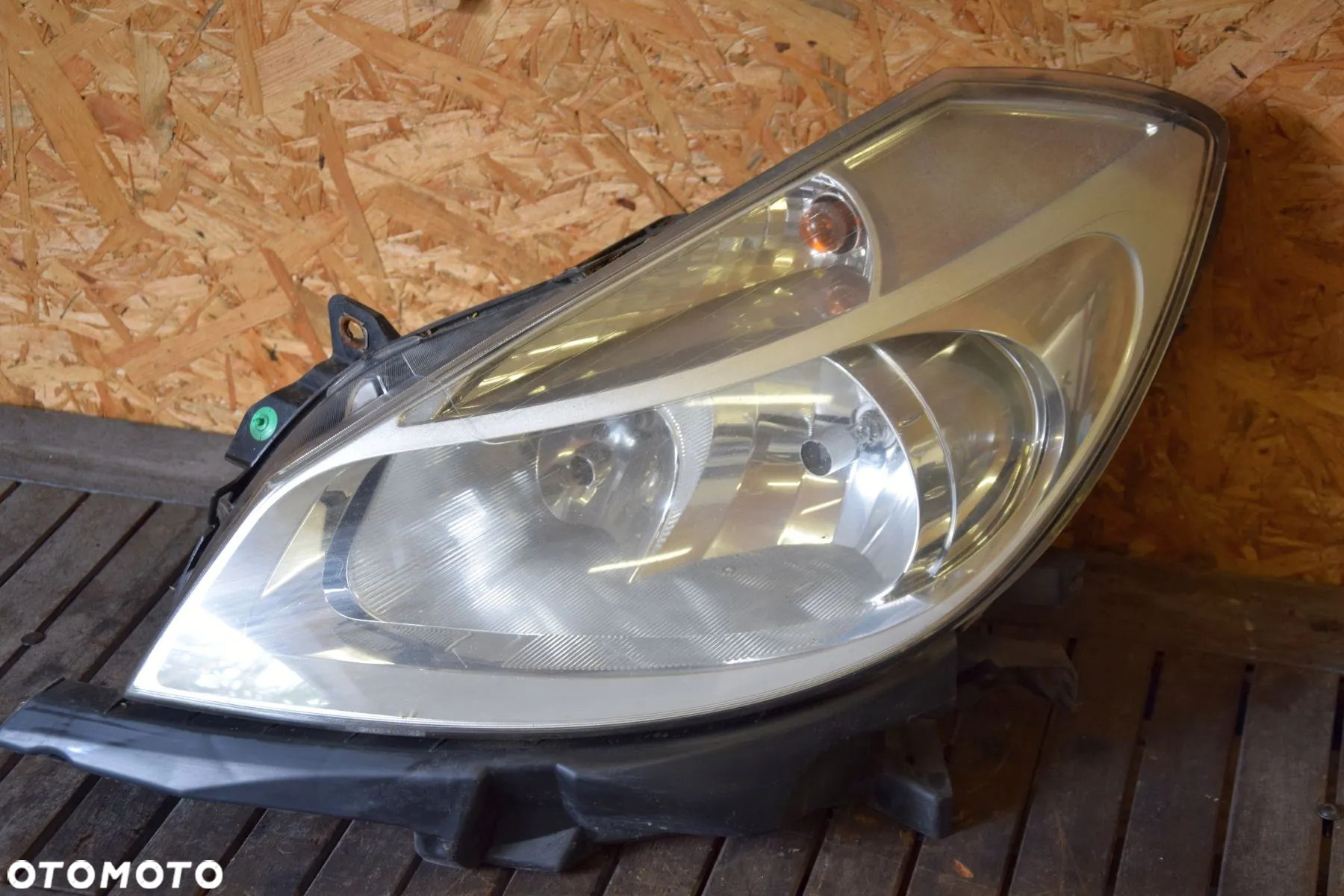 Renault Clio III 3 Lampa przednia lewa lewy przód Srebrna Oryginał 8200459824 Valeo - 4