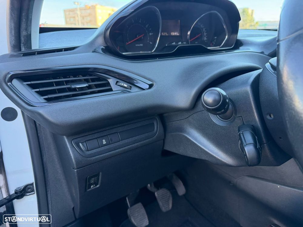Peugeot 208 1.2 PureTech Active - 26