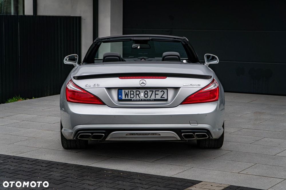 Mercedes-Benz SL 63 AMG - 15