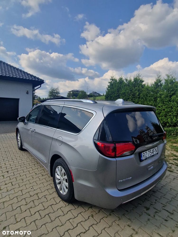 Chrysler Pacifica - 14