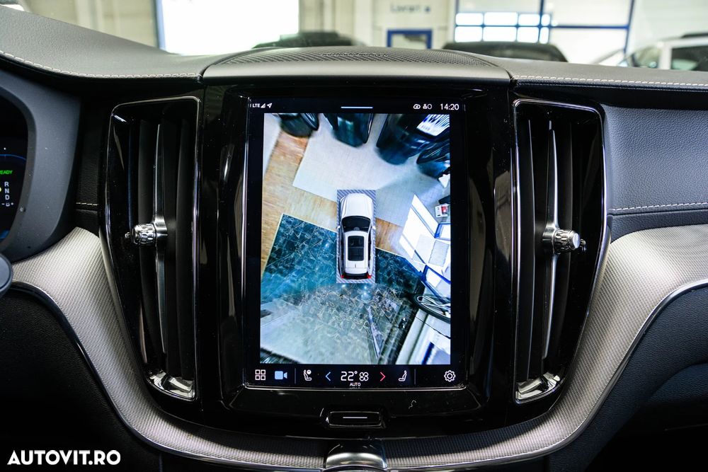 Volvo XC 60 T6 AWD AT PHEV Plus Dark - 16