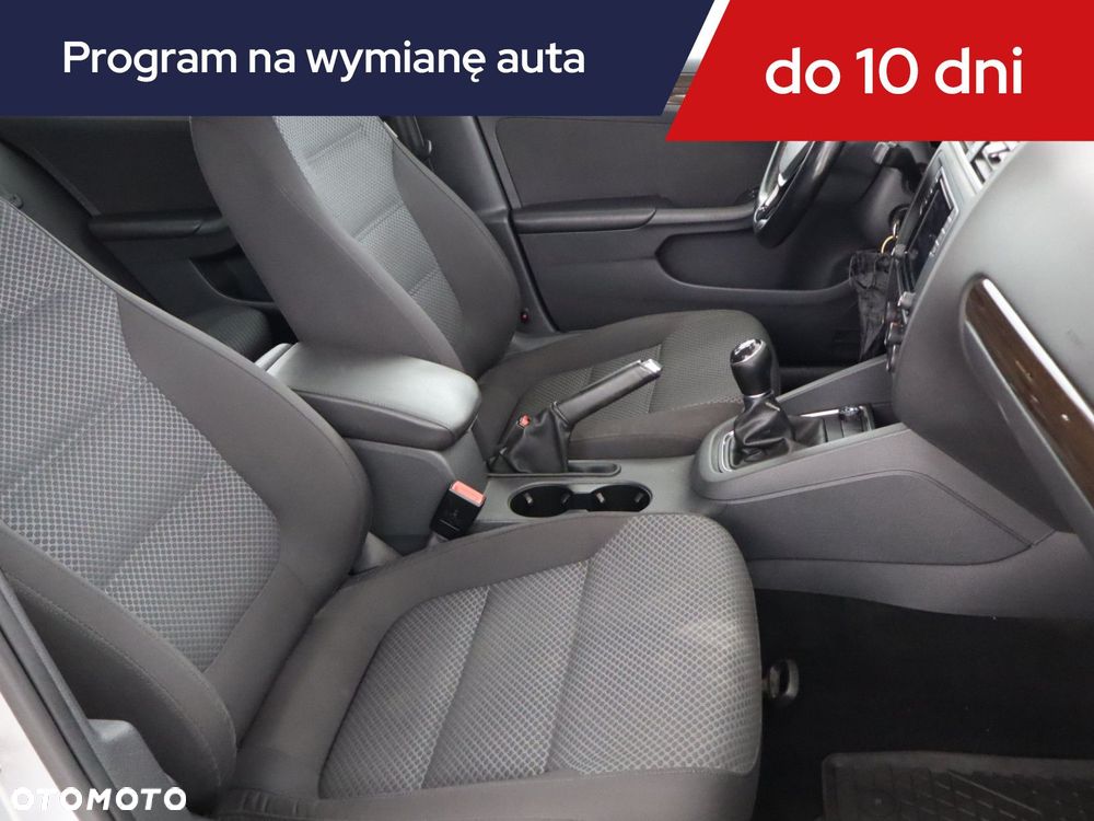 Volkswagen Jetta - 11