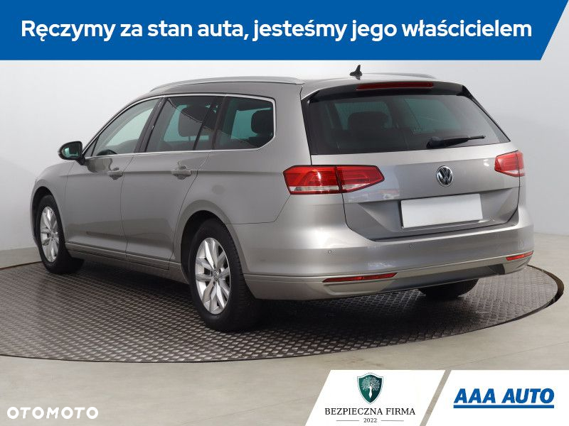 Volkswagen Passat - 5