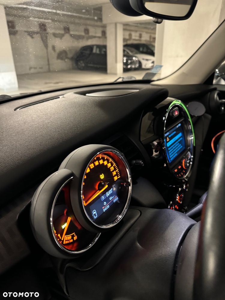 MINI Cooper Standard - 16