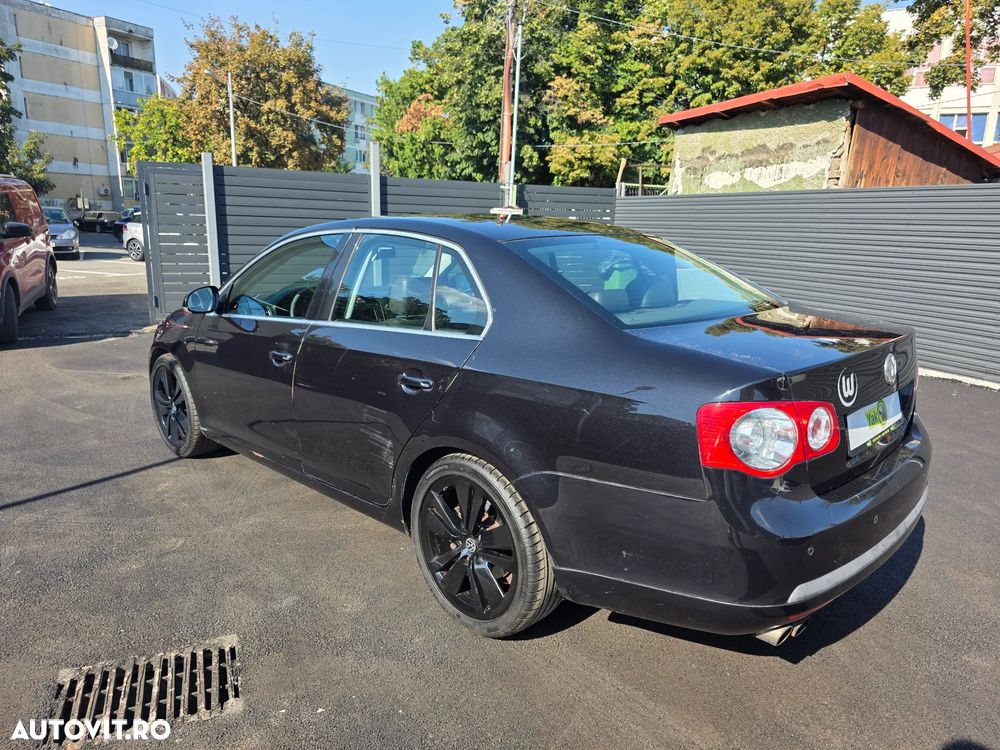 Volkswagen Jetta 2.0 TFSI Sportline DSG - 4