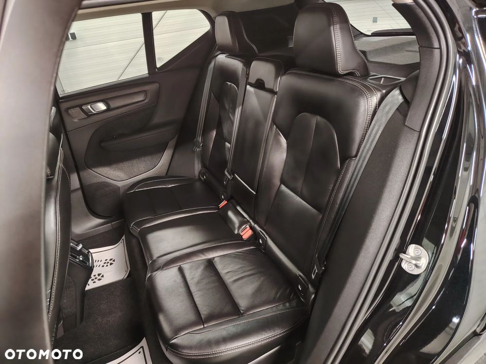 Volvo XC 40 B3 Plus Dark - 24