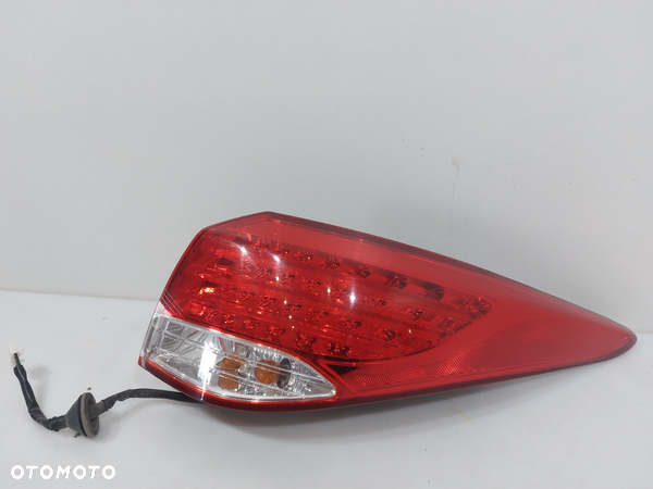 HYUNDAI I40 KOMBI LAMPA TYŁ PRAWA LED EU 92402-3Z000