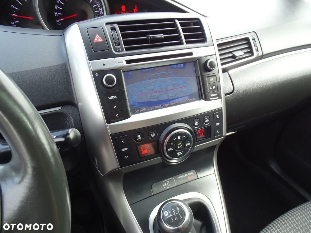 Toyota Verso 1.6 D-4D Prestige - 25