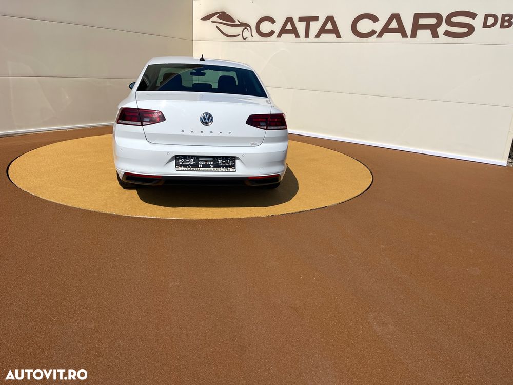 Volkswagen Passat - 12