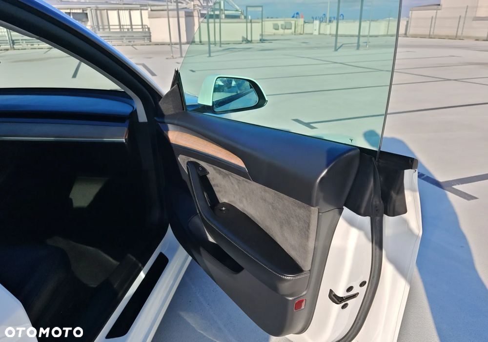 Tesla Model 3 - 16