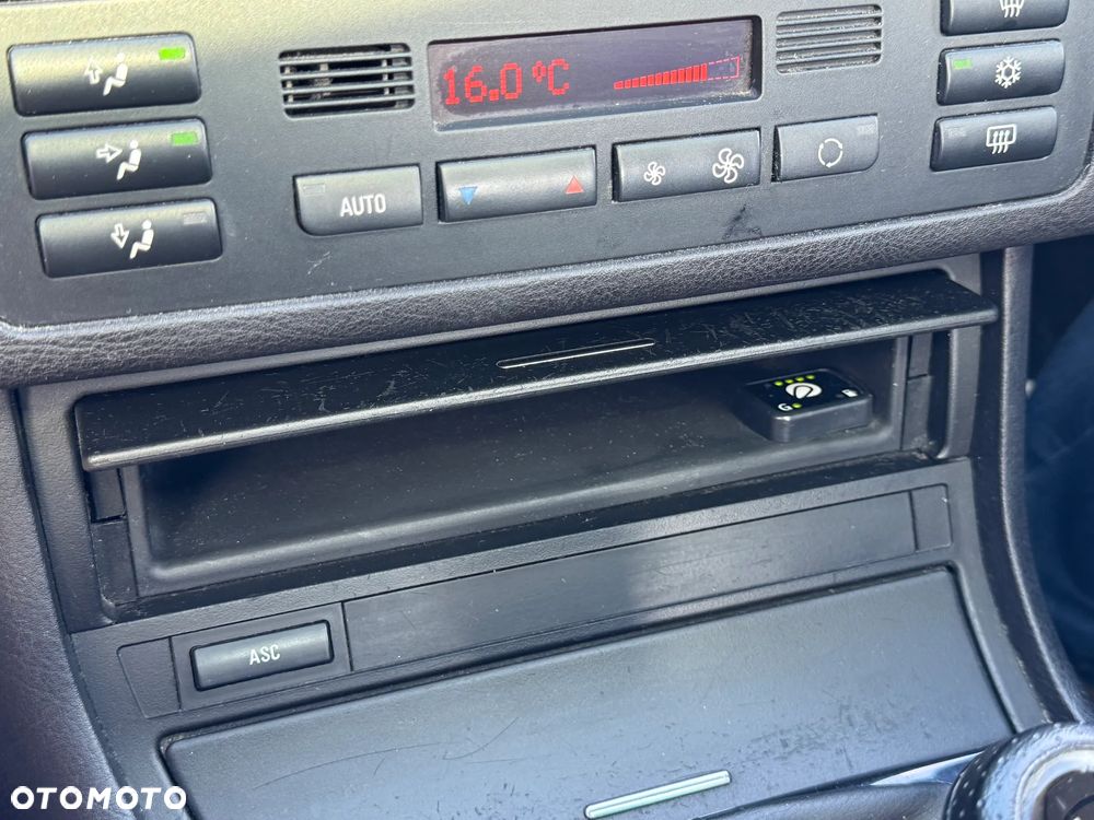 BMW Seria 3 323i - 32