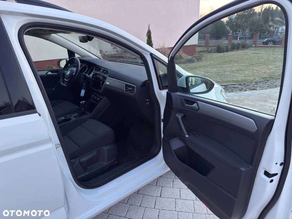 Volkswagen Touran 2.0 TDI SCR DSG Comfortline - 23