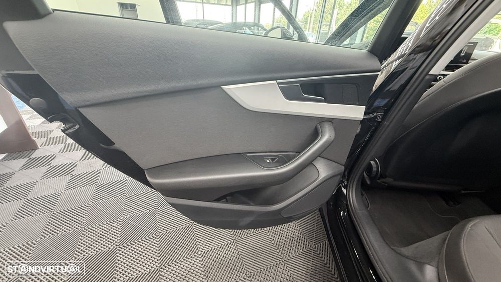 Audi A4 Avant 30 TDI Advanced S tronic — fotografia 19