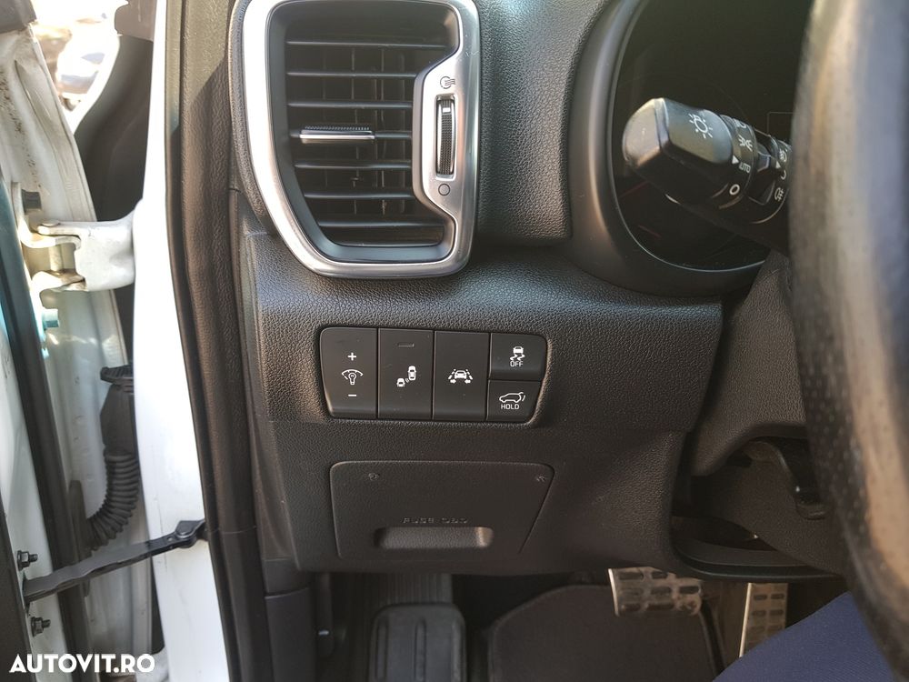 Kia Sportage 1.7 DSL 7DCT 4x2 Style - 8