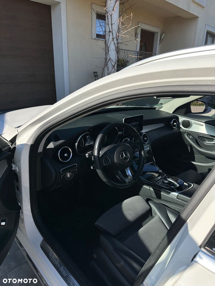Mercedes-Benz Klasa C 200 9G-TRONIC Exclusive - 38