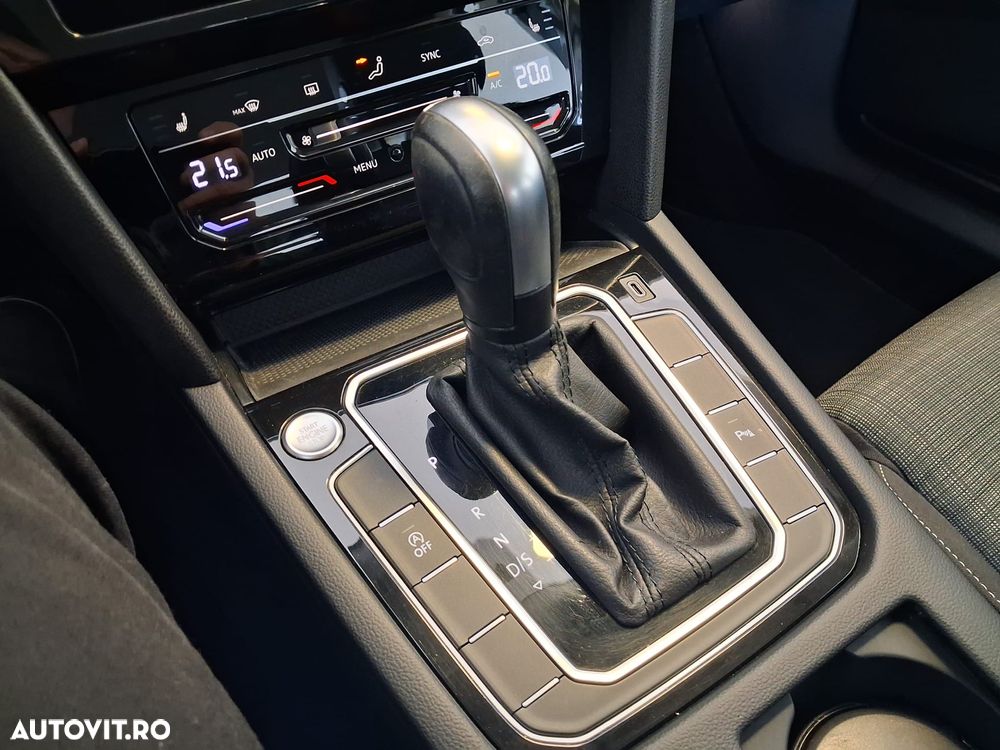 Volkswagen Passat - 16