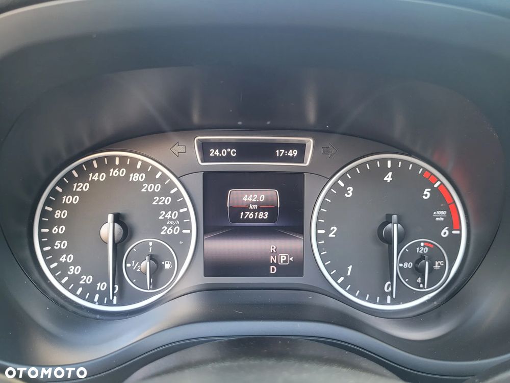 Mercedes-Benz Klasa B 180 CDI (BlueEFFICIENCY) 7G-DCT - 21