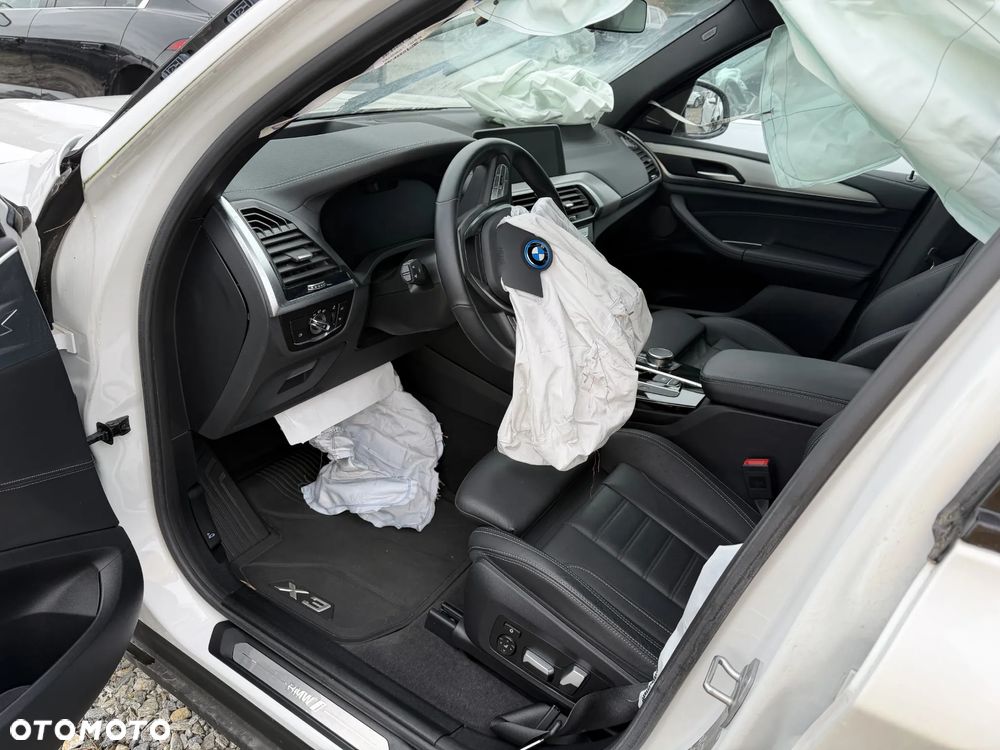 BMW iX3 Impressive - 12