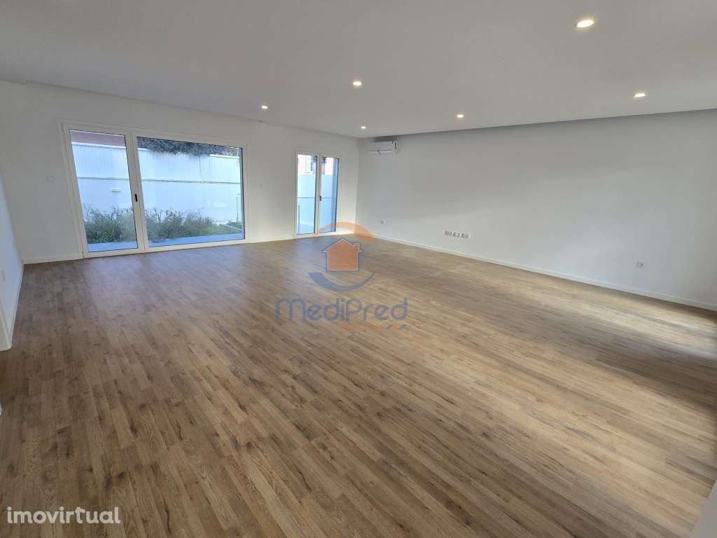 Moradia T4+1 NOVA | Casal de São Sebastião, Famões - Grande imagem: 3/57