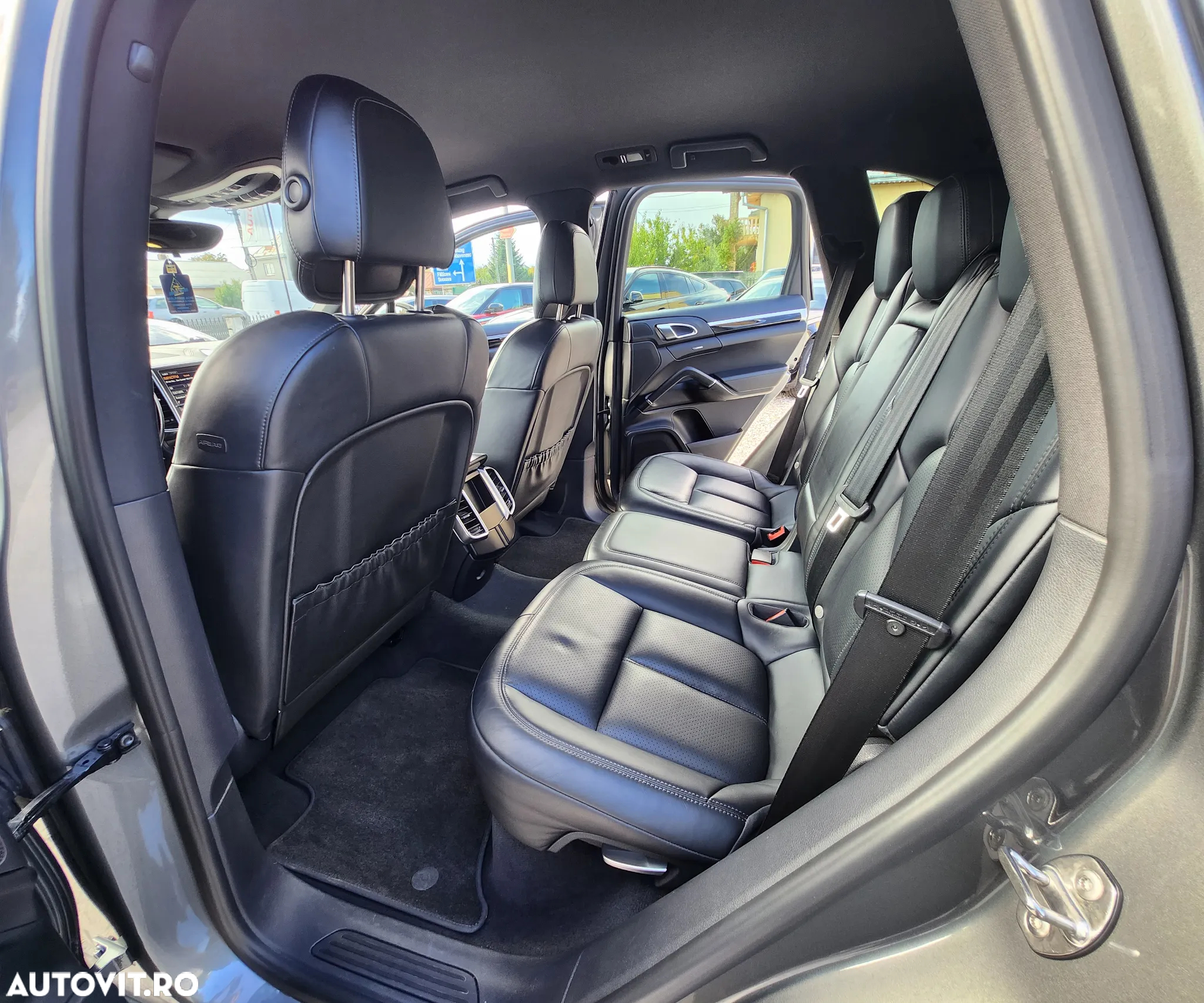 Porsche Cayenne 3.0 L - 4