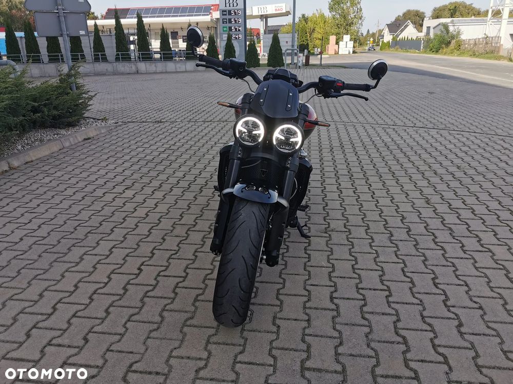 Triumph Rocket - 3