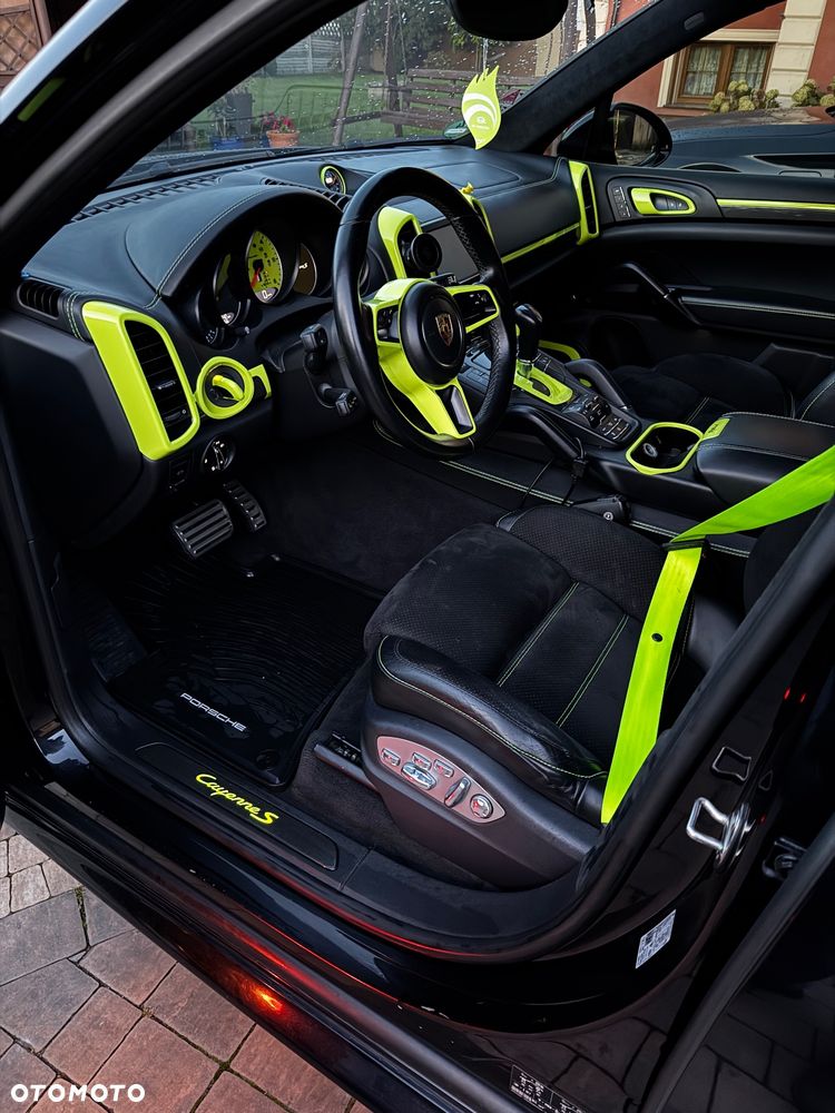 Porsche Cayenne S Diesel Platinum Edition - 14