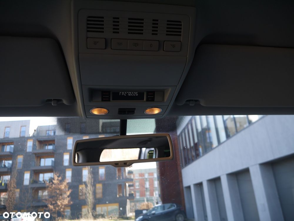 Volkswagen Caravelle - 20